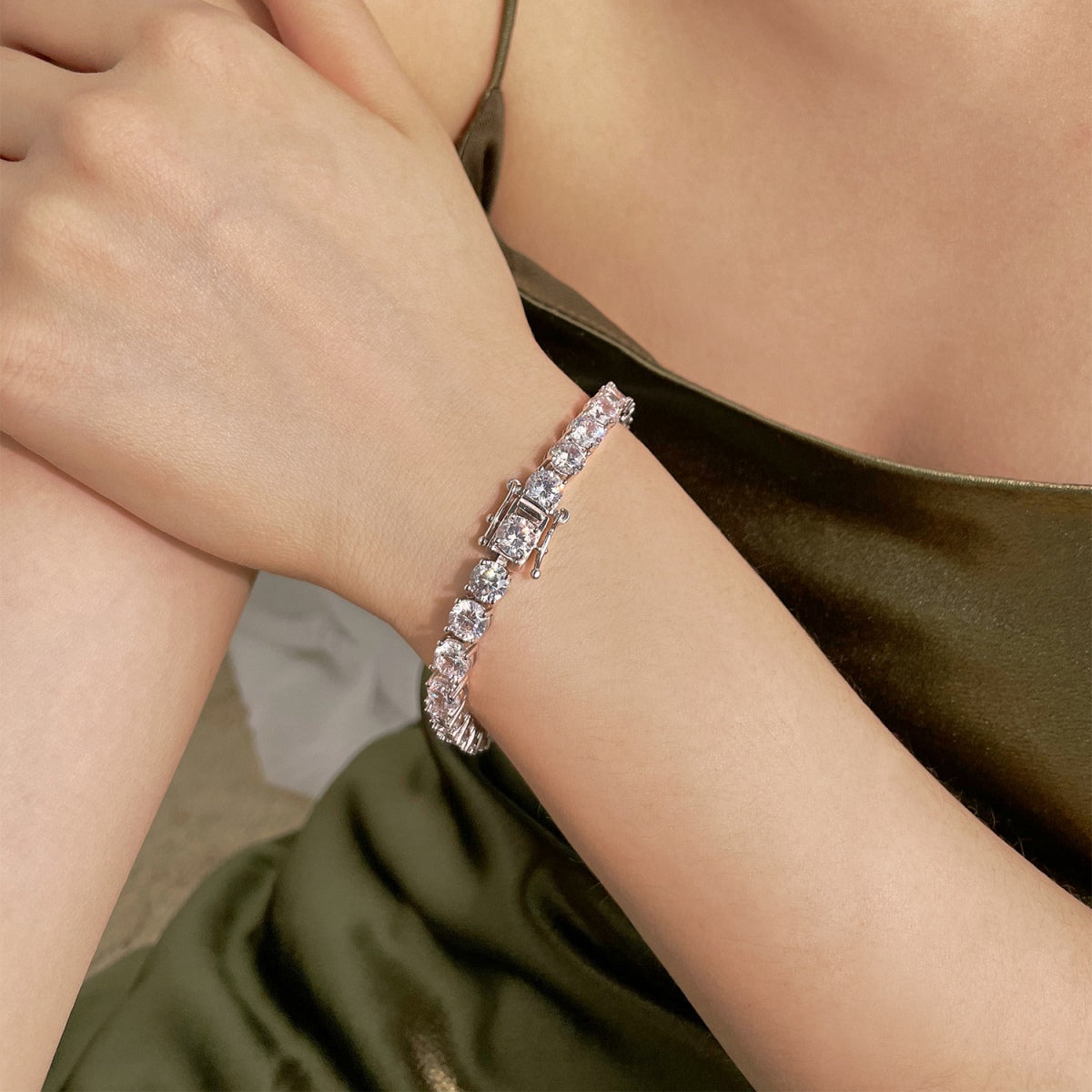 [Amore]0.75 Carat Dazzling Round Cut Wedding Bracelet