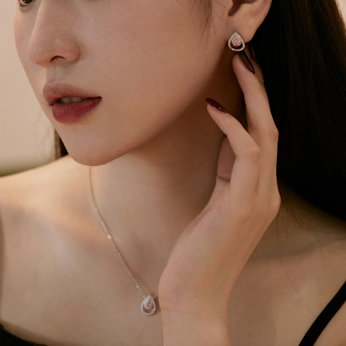 [Amore]Sparkling Delicate Water Drop Shape Daily Earrings