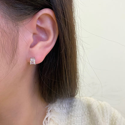 [Amore]Stylish Shiny Rectangular Center Stone Stud Earrings