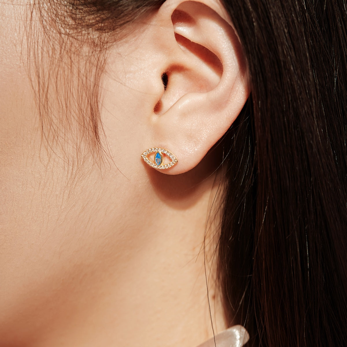 [Amore]Blue Devil Eyes Hollow Stud Earrings