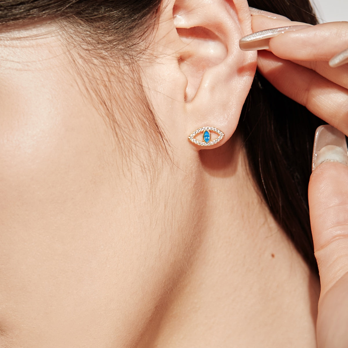 [Amore]Blue Devil Eyes Hollow Stud Earrings