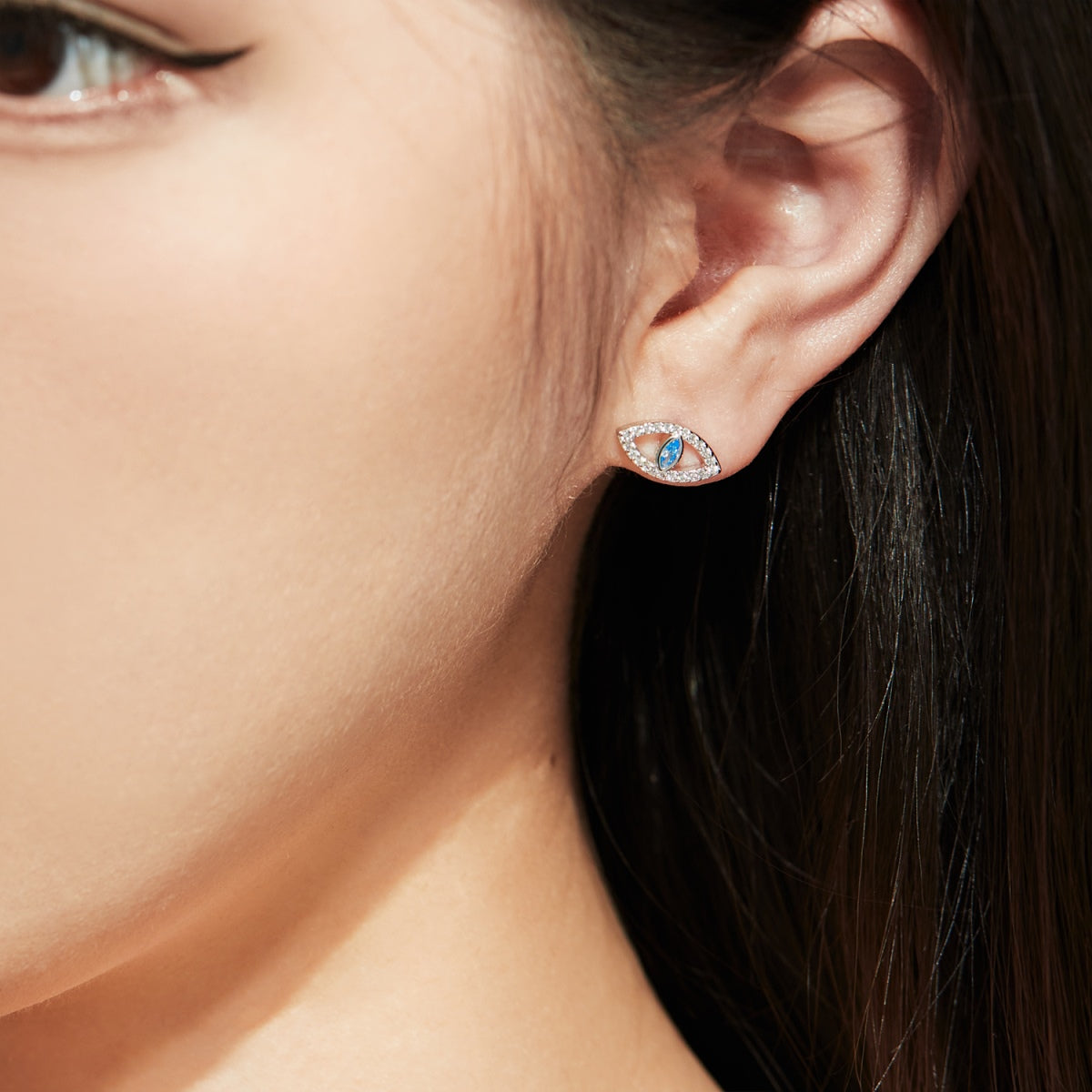 [Amore]Blue Devil Eyes Hollow Stud Earrings