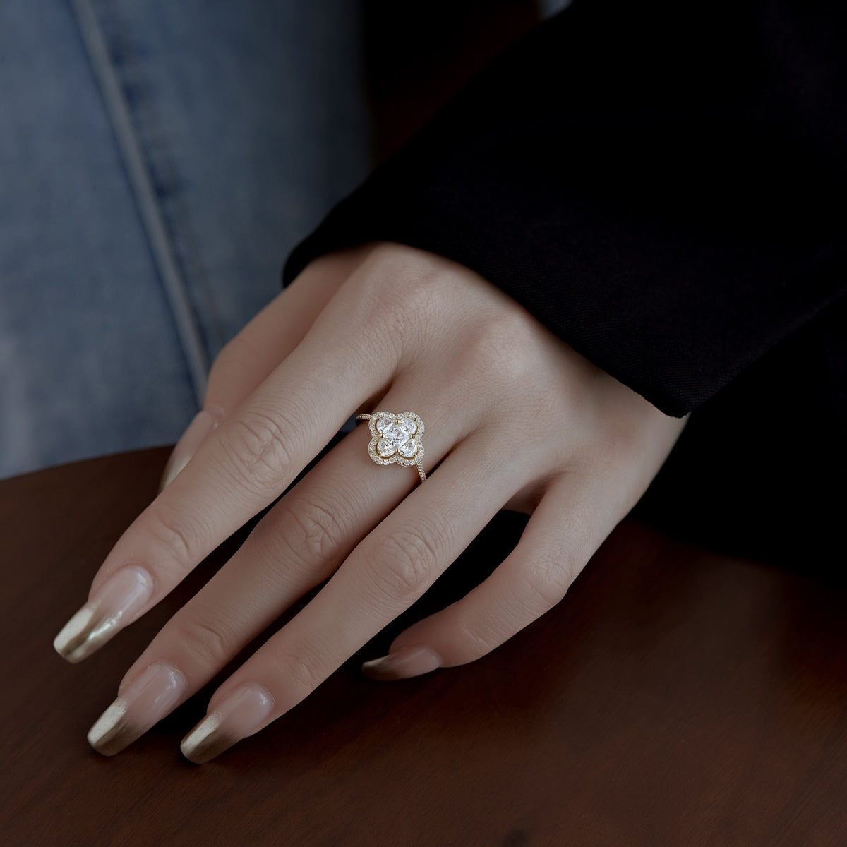 [Amore]Luxurious Eternity Flower Shape Banquet Ring