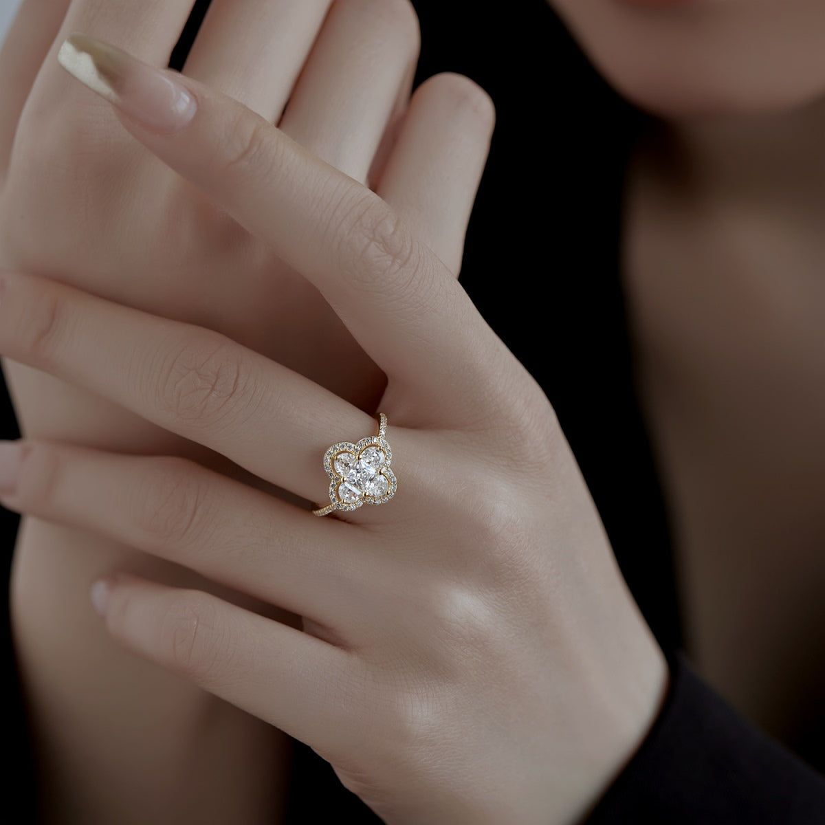 [Amore]Luxurious Eternity Flower Shape Banquet Ring