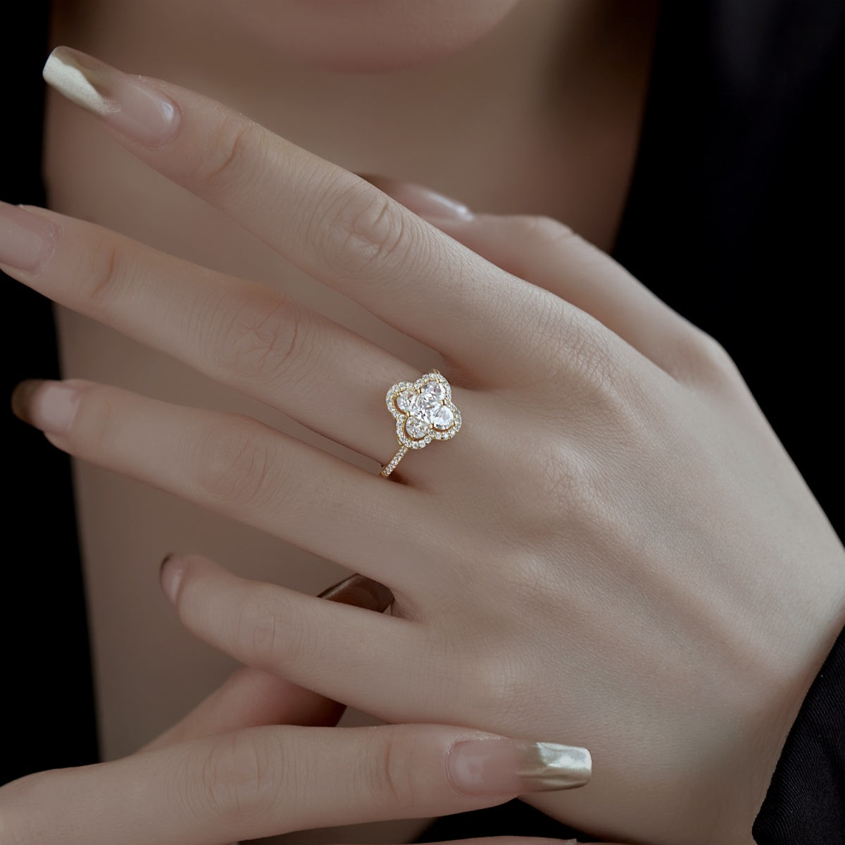 [Amore]Luxurious Eternity Flower Shape Banquet Ring