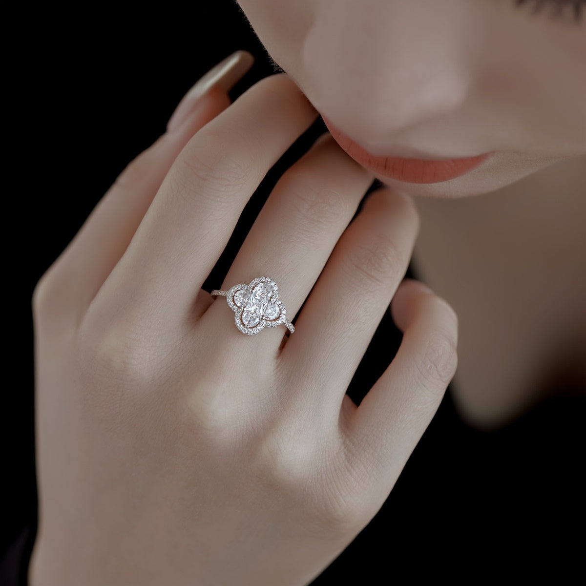 [Amore]Luxurious Eternity Flower Shape Banquet Ring