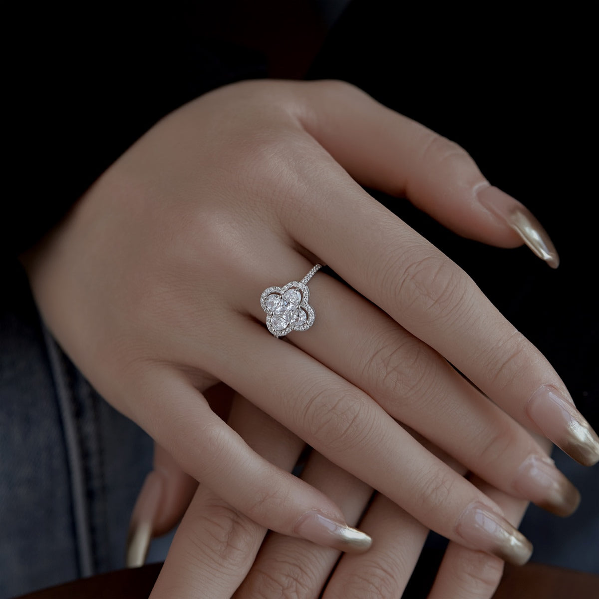[Amore]Luxurious Eternity Flower Shape Banquet Ring