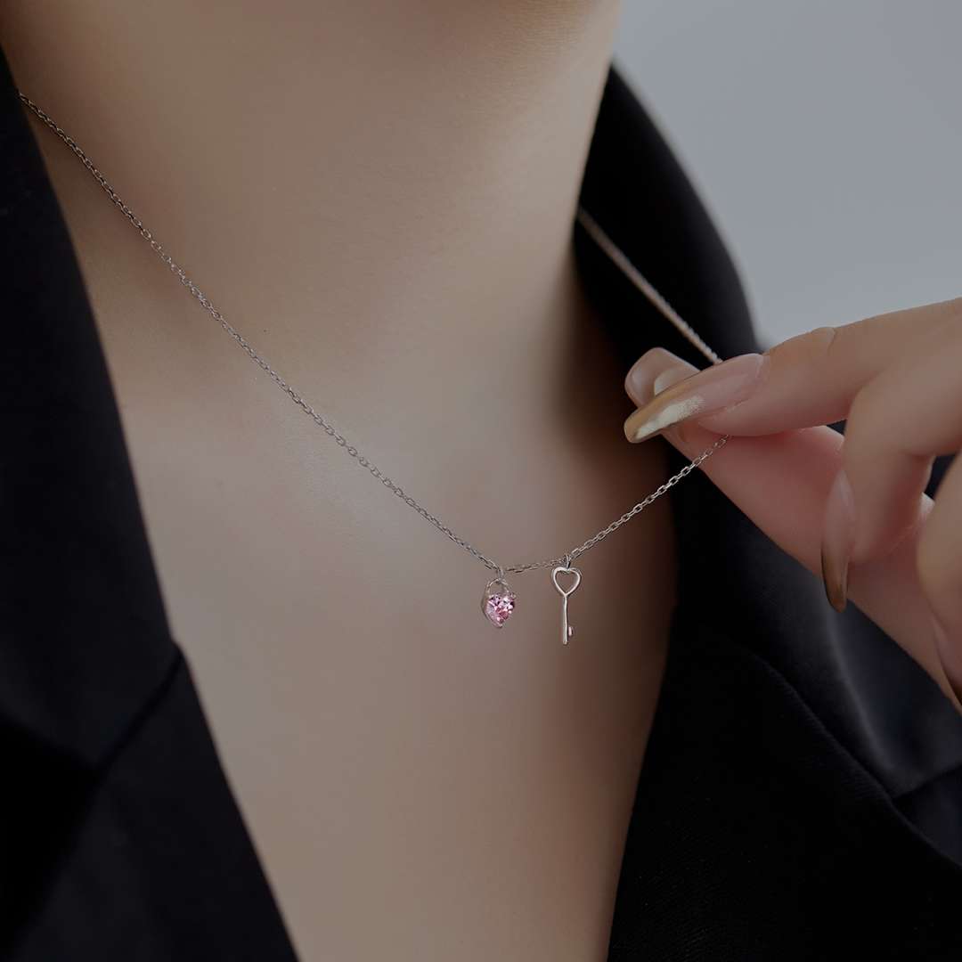 [Amore]Unique Heart Shape Key Pendent Necklace