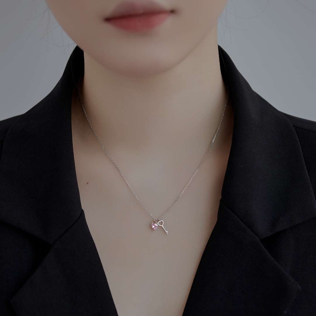 [Amore]Unique Heart Shape Key Pendent Necklace
