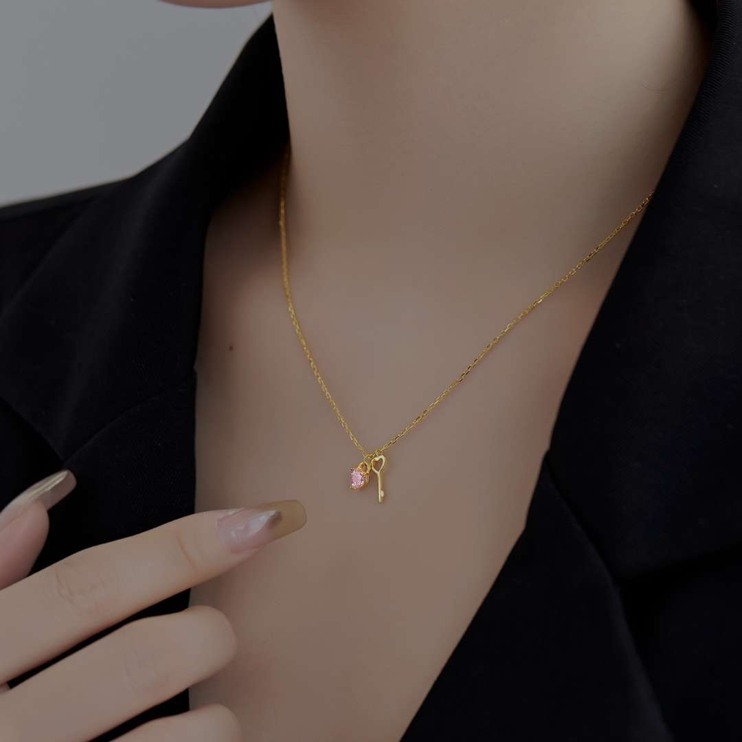 [Amore]Unique Heart Shape Key Pendent Necklace
