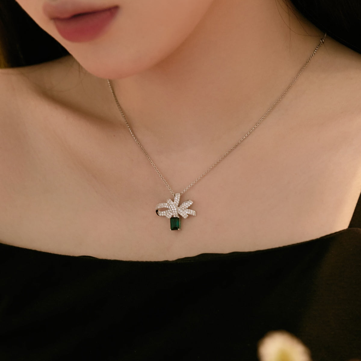 [Amore]Luxurious Flower Shape Emerald Cut Necklace