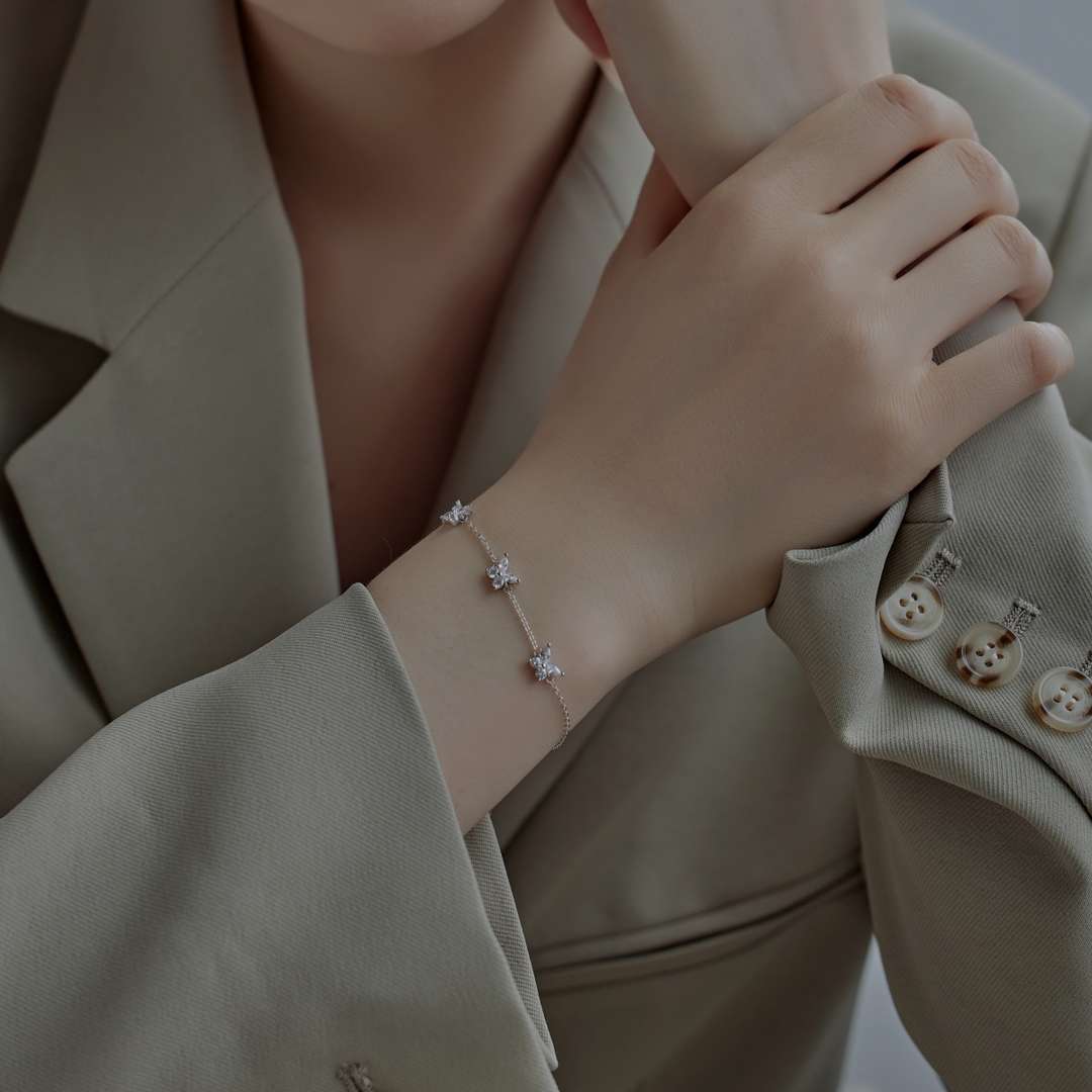 [Amore]Radiant Butterfly Shape Necklace