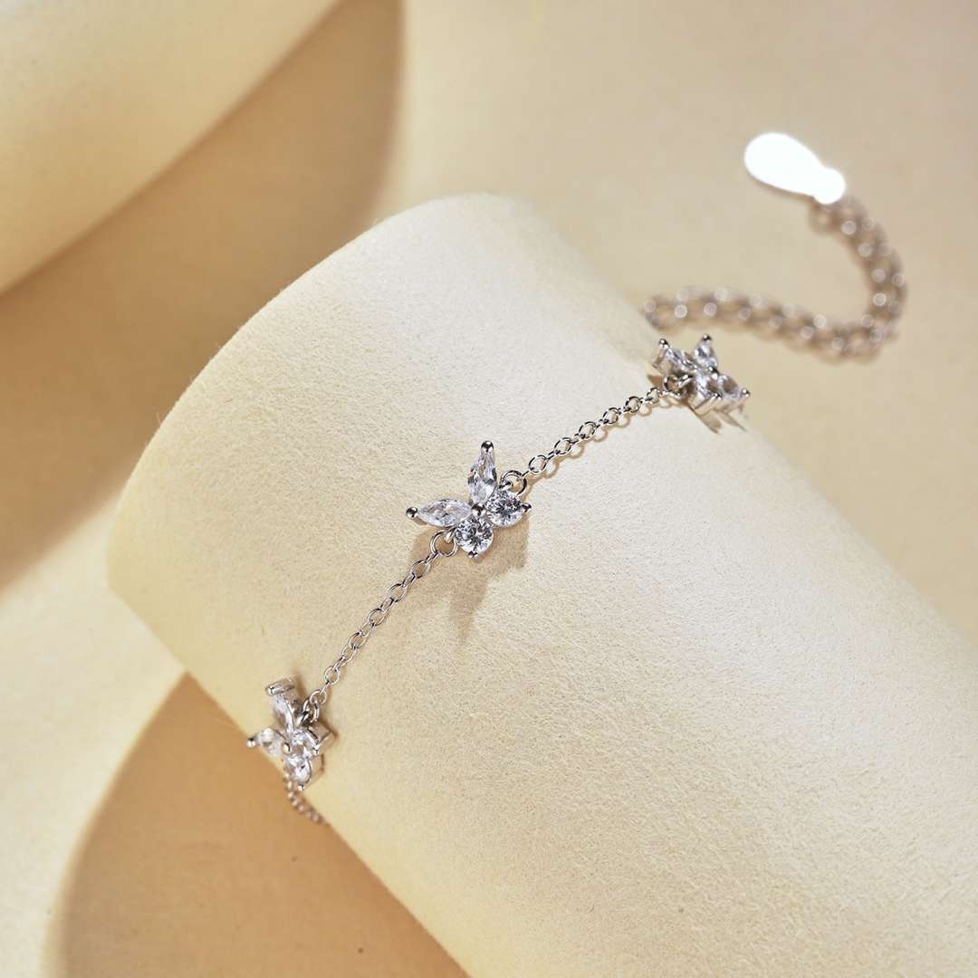 [Amore]Radiant Butterfly Shape Necklace