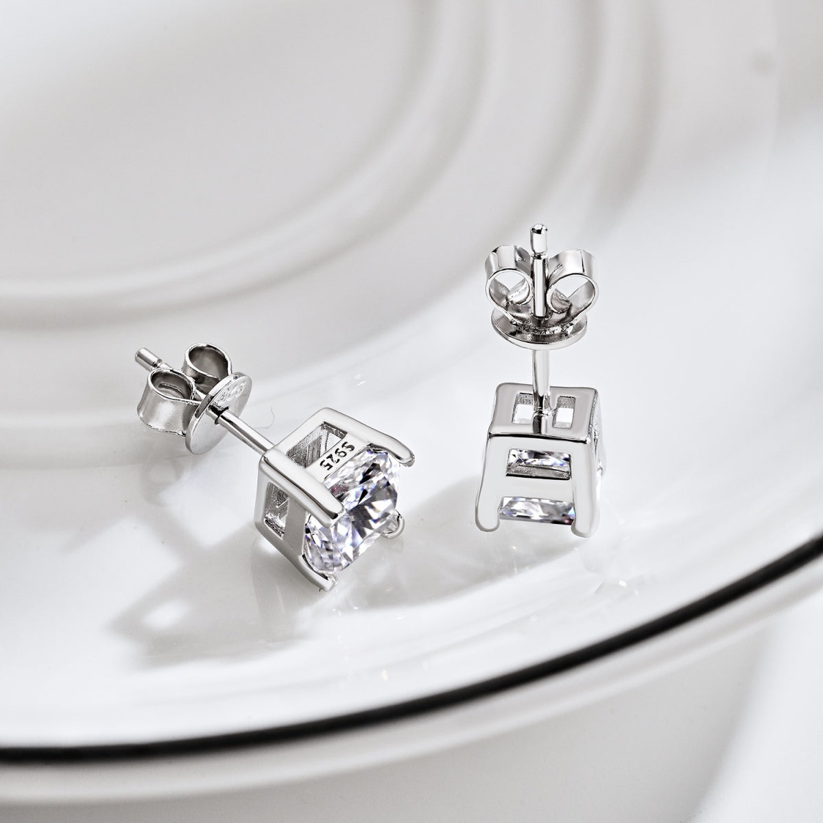 [Amore]1.0 Carat Radiant Princess Cut Wedding Earrings