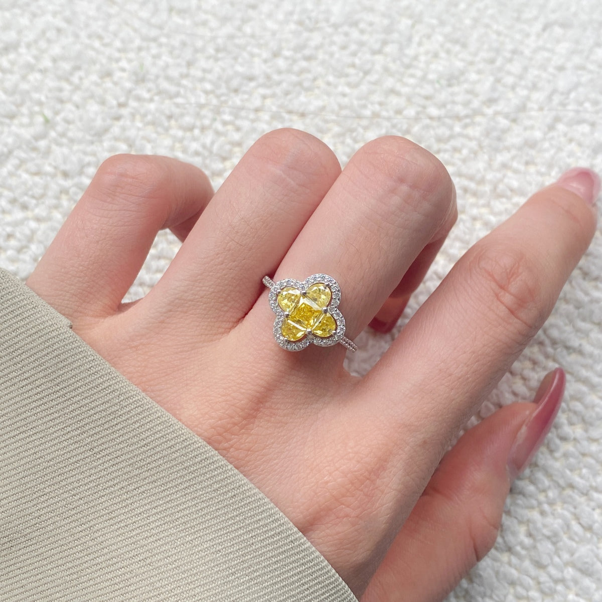 [Amore]Luxurious Eternity Flower Shape Banquet Ring