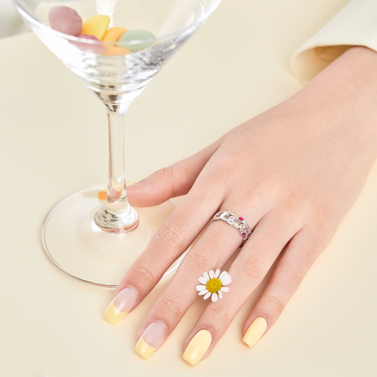 [Amore]Sparkling Vibrant Emerald Cut Daily Ring