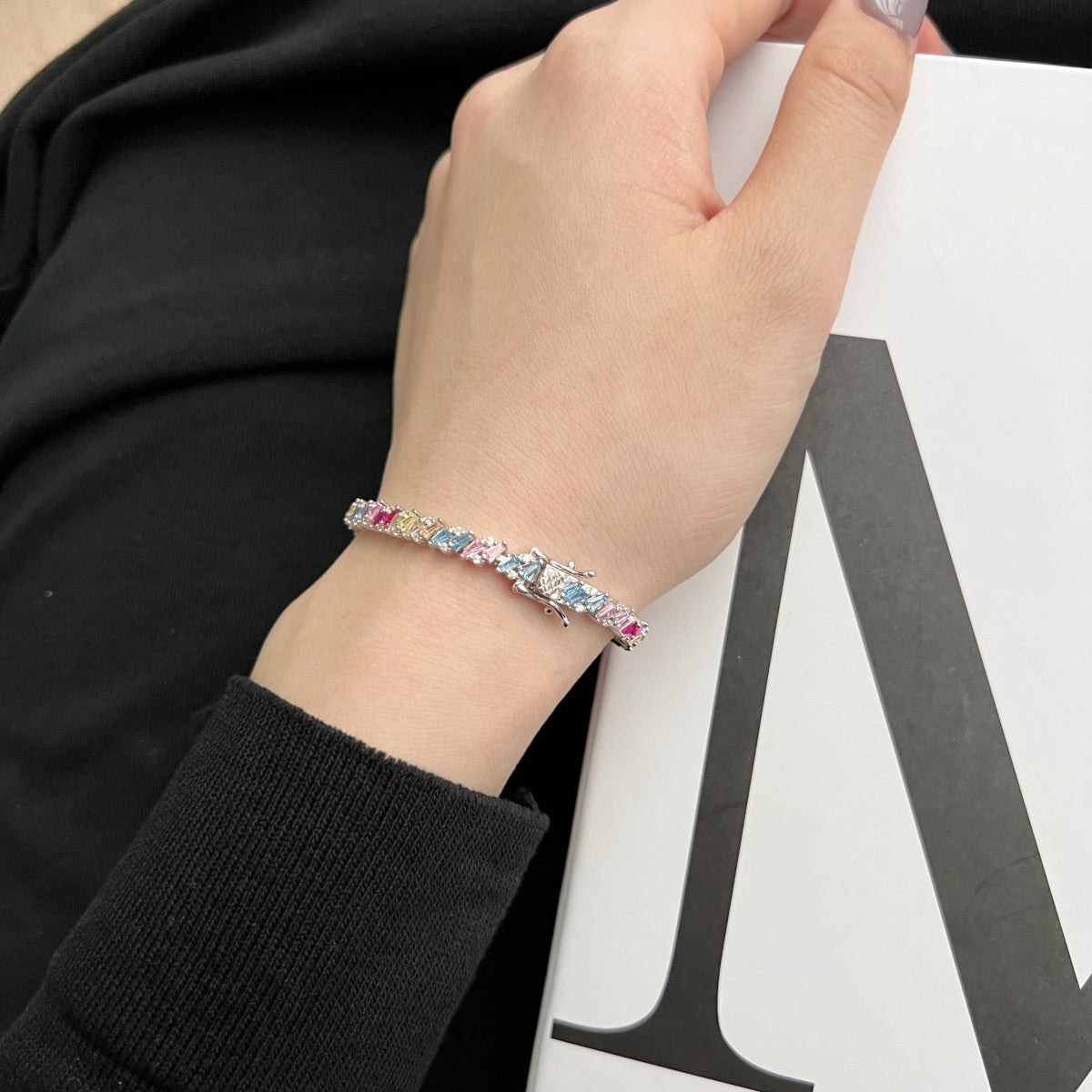 [Amore]Ornate Sparkling Multi Cut Party Bracelet
