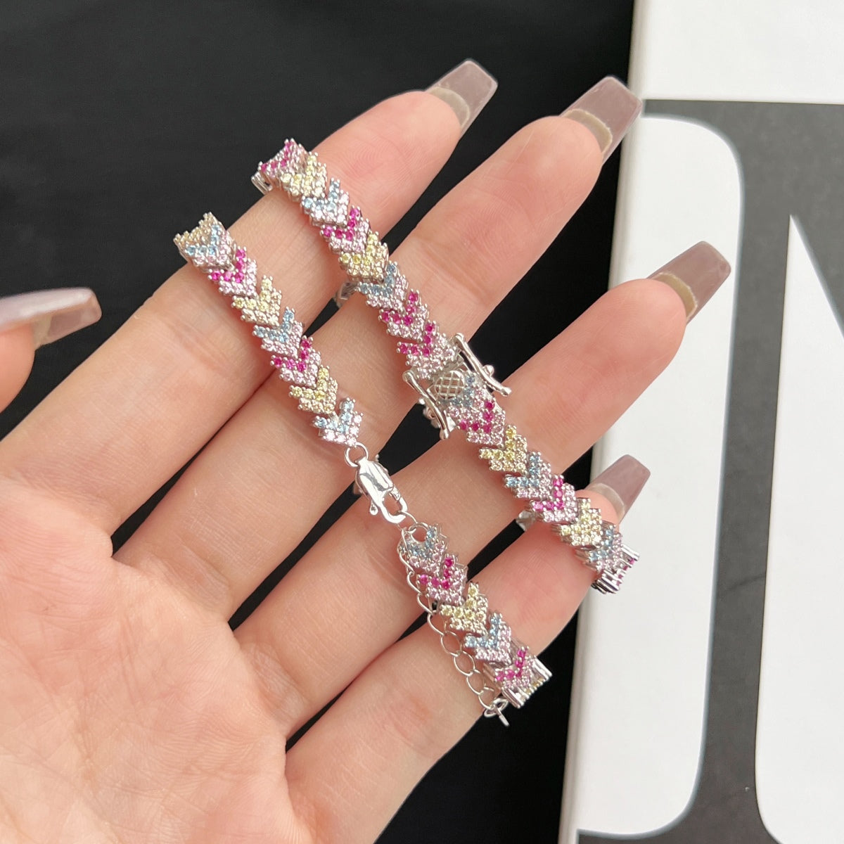 [Amore]Ornate Sparkling Round Cut Party Bracelet