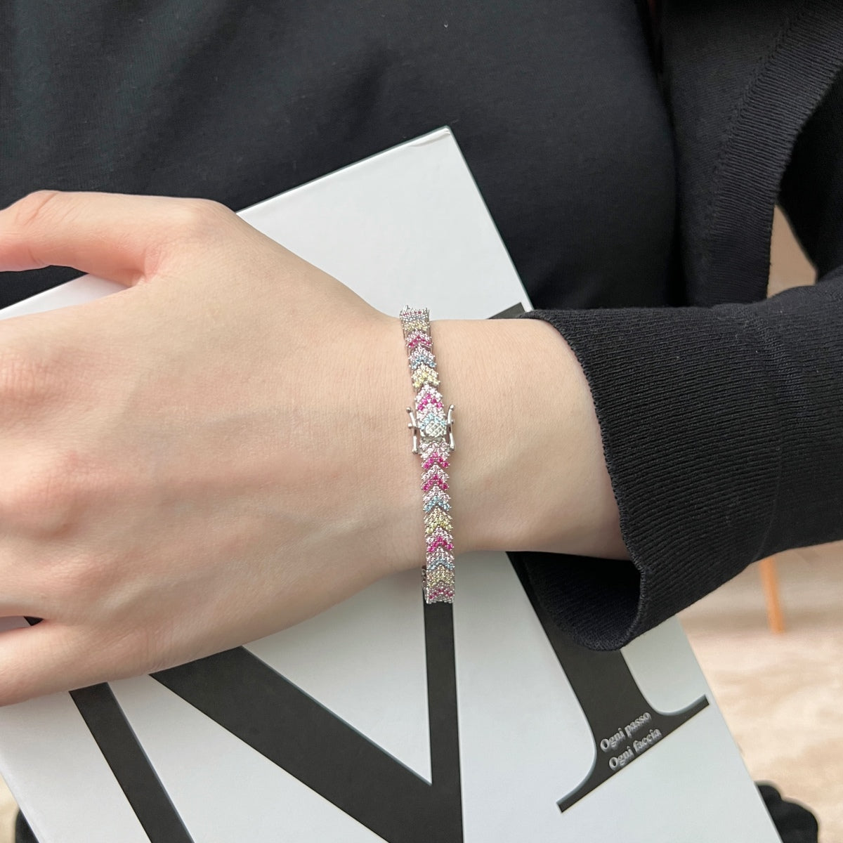 [Amore]Ornate Sparkling Round Cut Party Bracelet