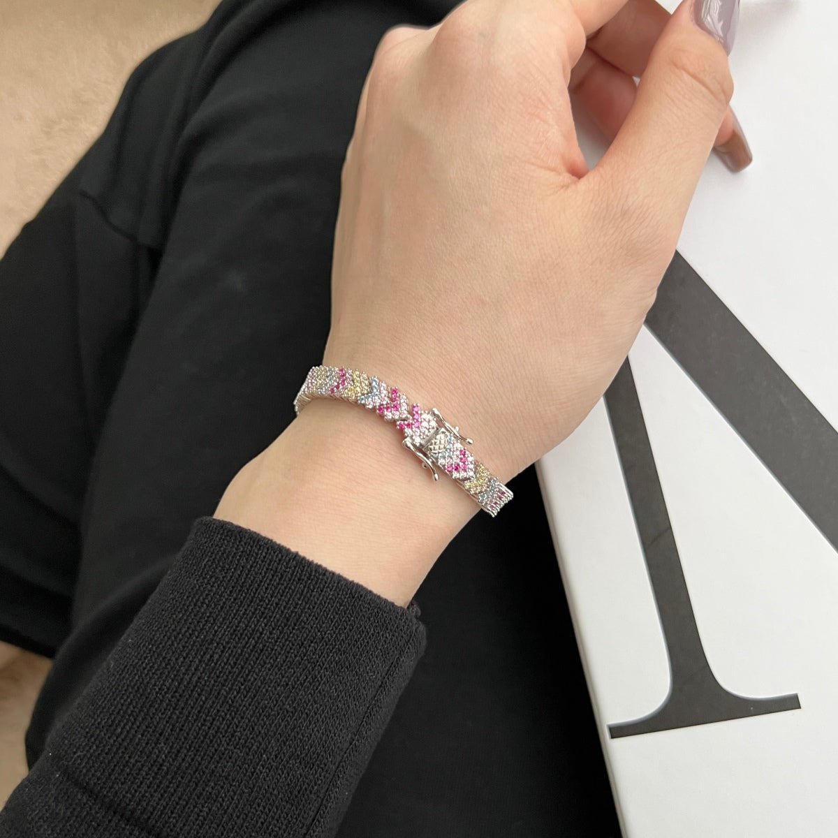[Amore]Ornate Sparkling Round Cut Party Bracelet