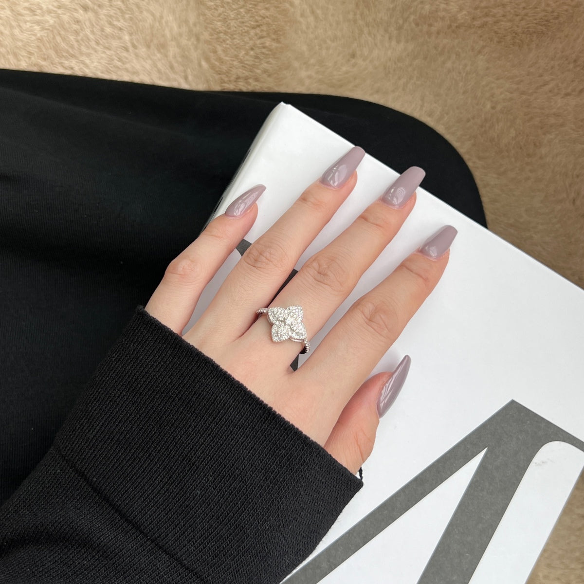 [Amore]Luxurious Colorful Flower Shape Banquet Ring