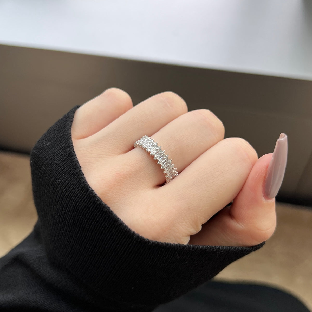 [Amore]Splashy Ornate Emerald Cut Cocktail Ring