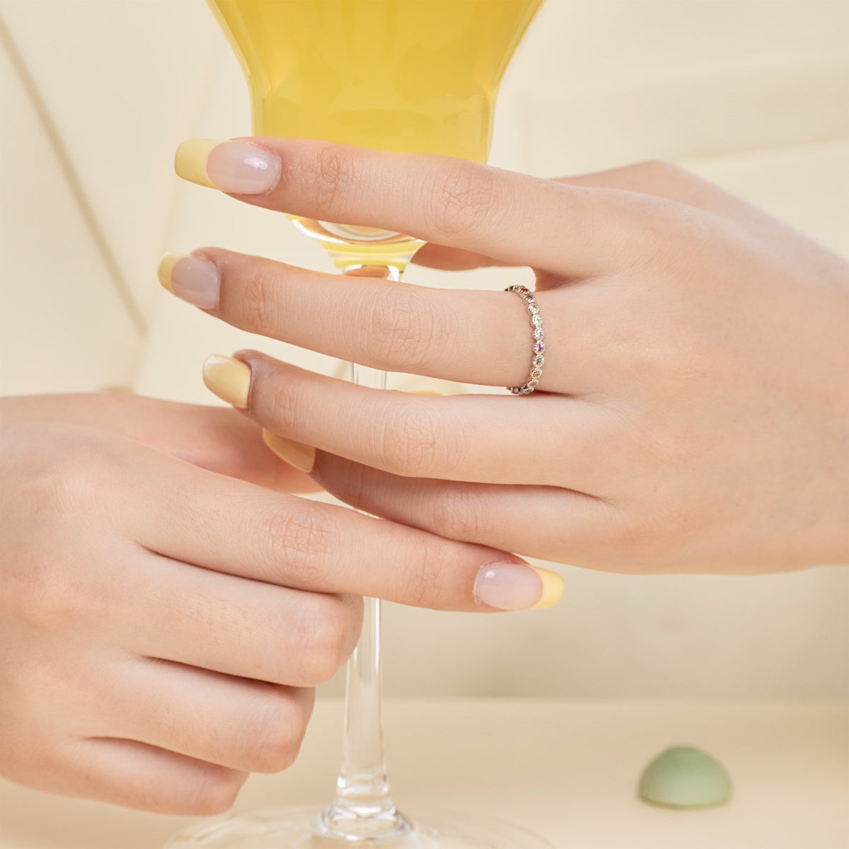 [Amore]Radiant Sparkling Round Cut Daily Ring