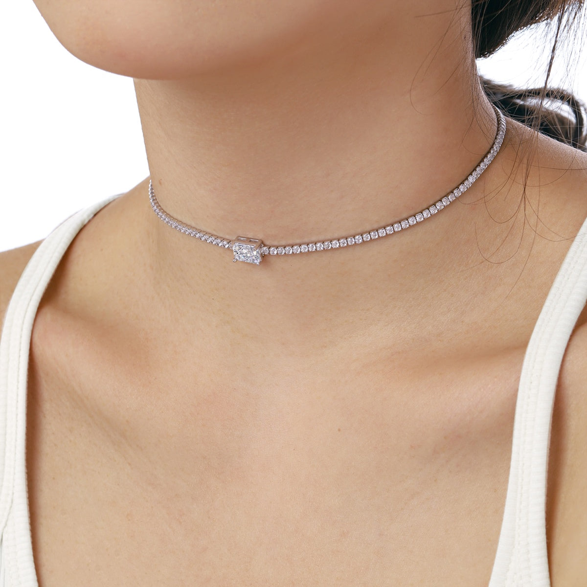 [Amore]2.0 carat Ornate Emerald Cut Necklace