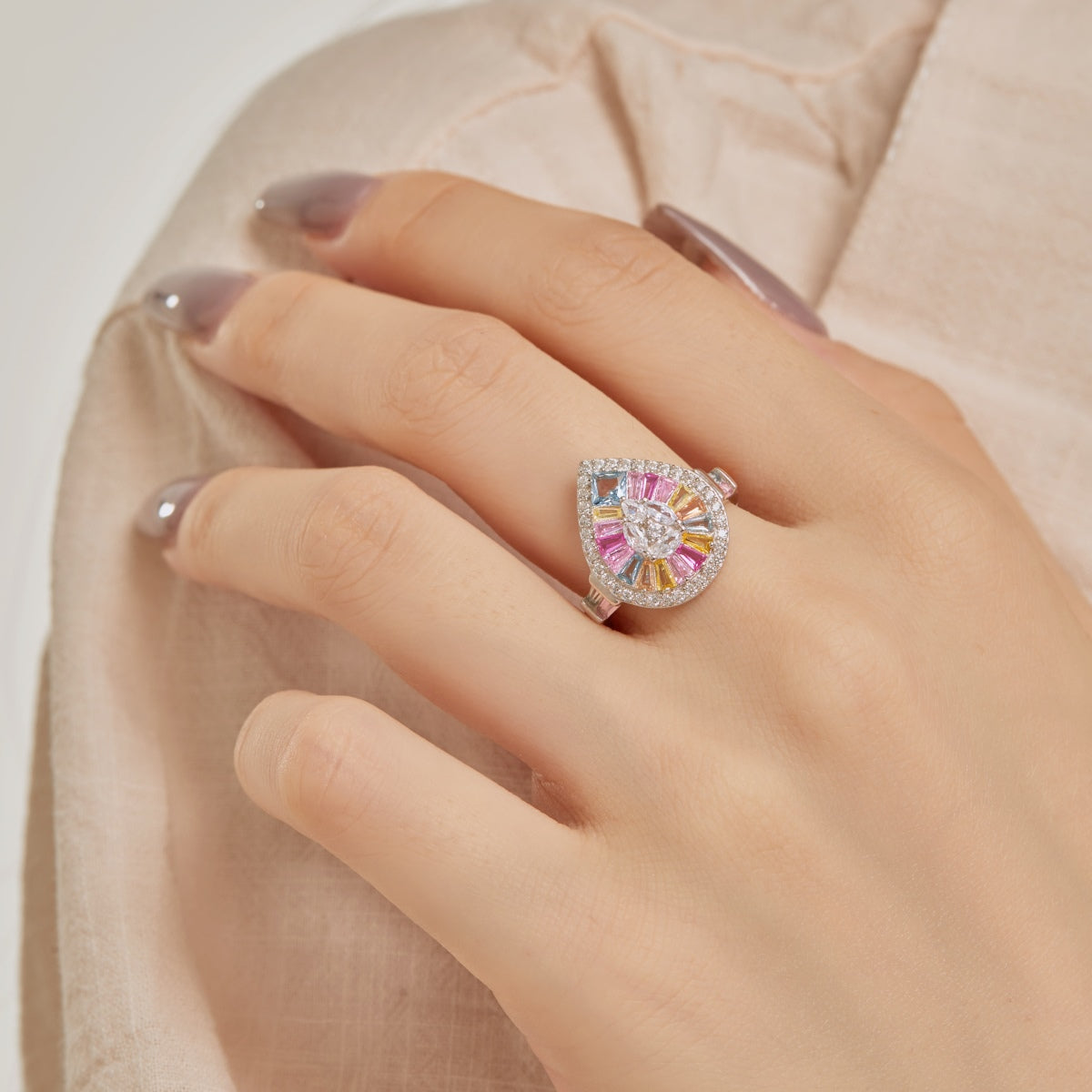 [Amore]Elegant Colorful Water Drop Shape Banquet Ring