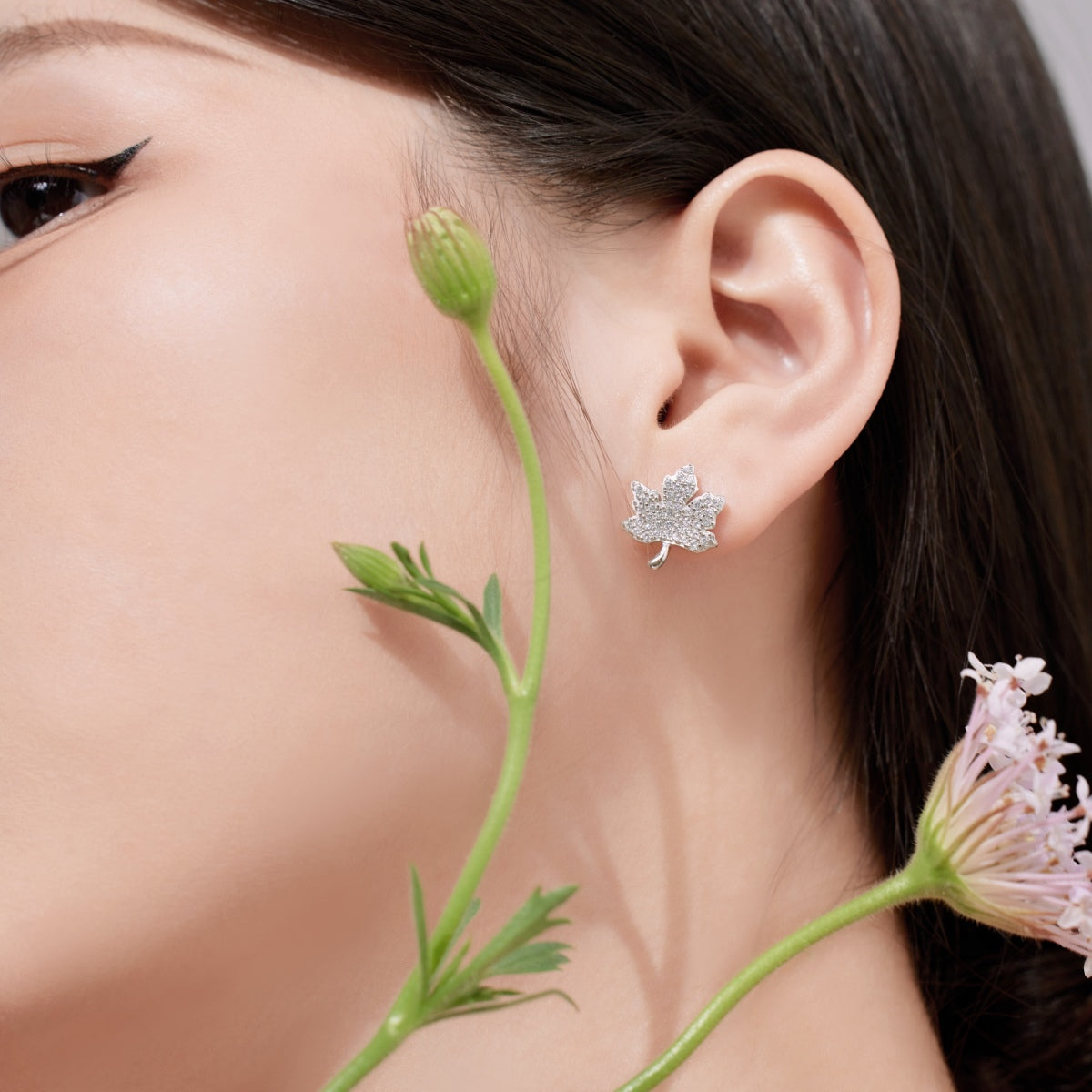 [Amore]Exquisite Maple Leaf Design Earrings