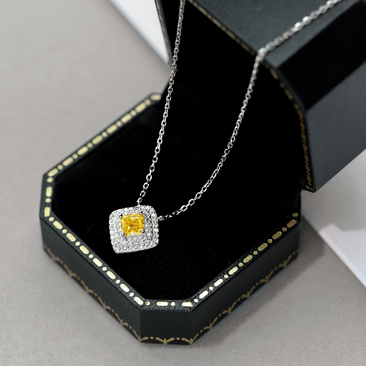 [Amore]Sparkling Asscher Cut Necklace