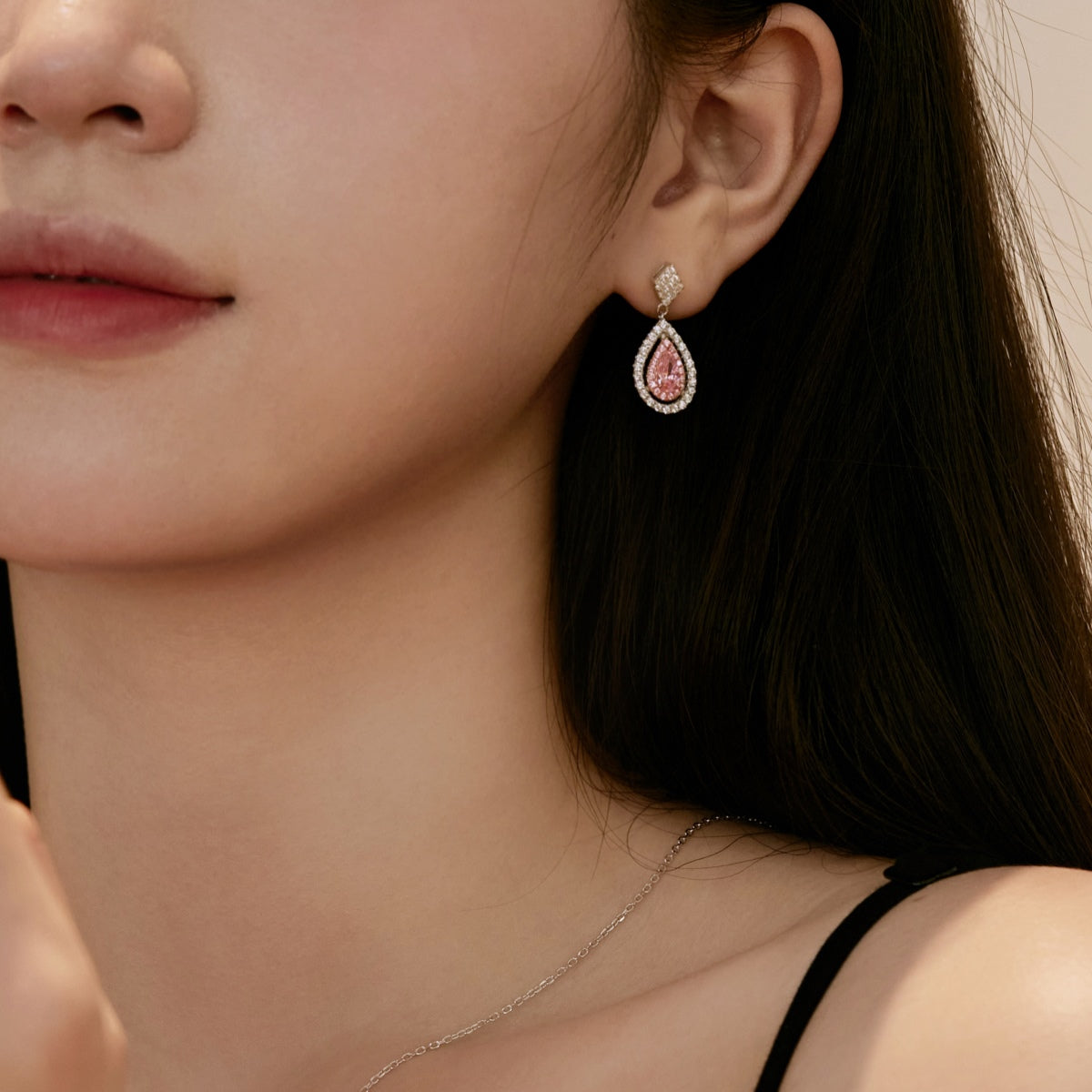 [Amore]Ornate Delicate Water Drop Shape Banquet Earrings