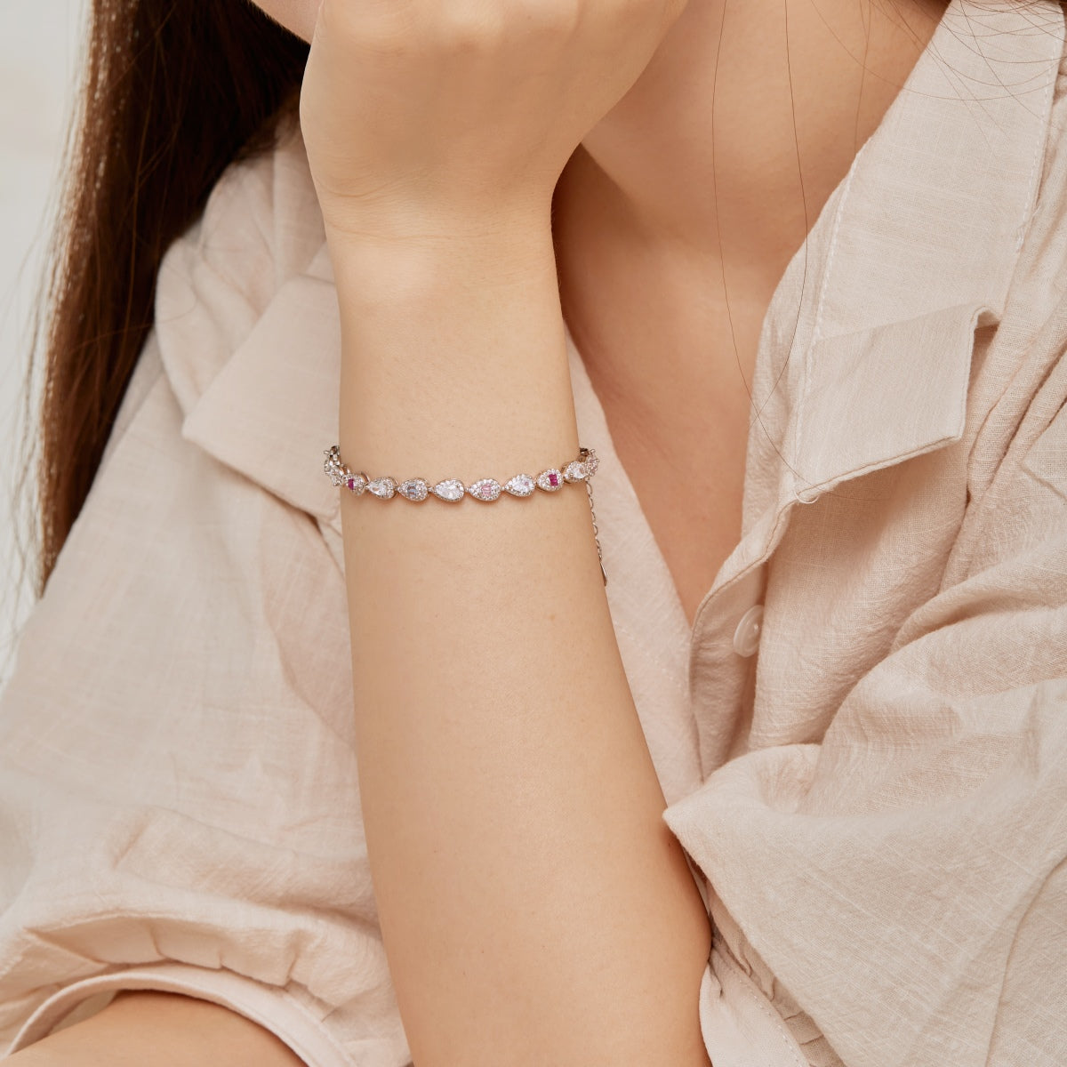 [Amore]0.25 Carat Radiant Water Drop Shape Daily Bracelet