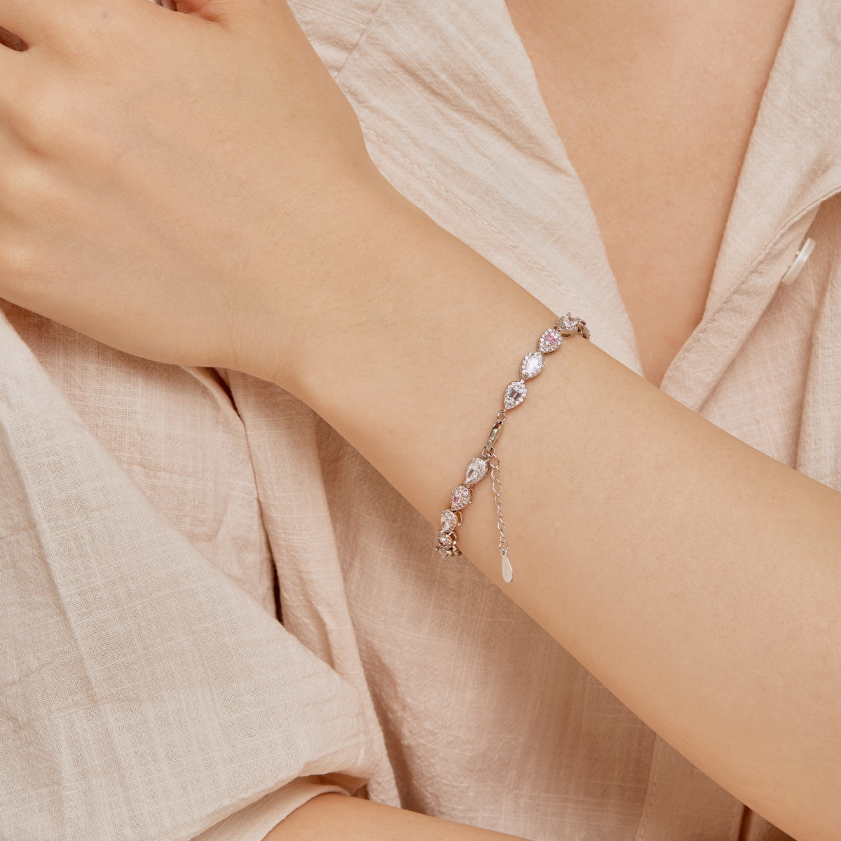 [Amore]0.25 Carat Radiant Water Drop Shape Daily Bracelet