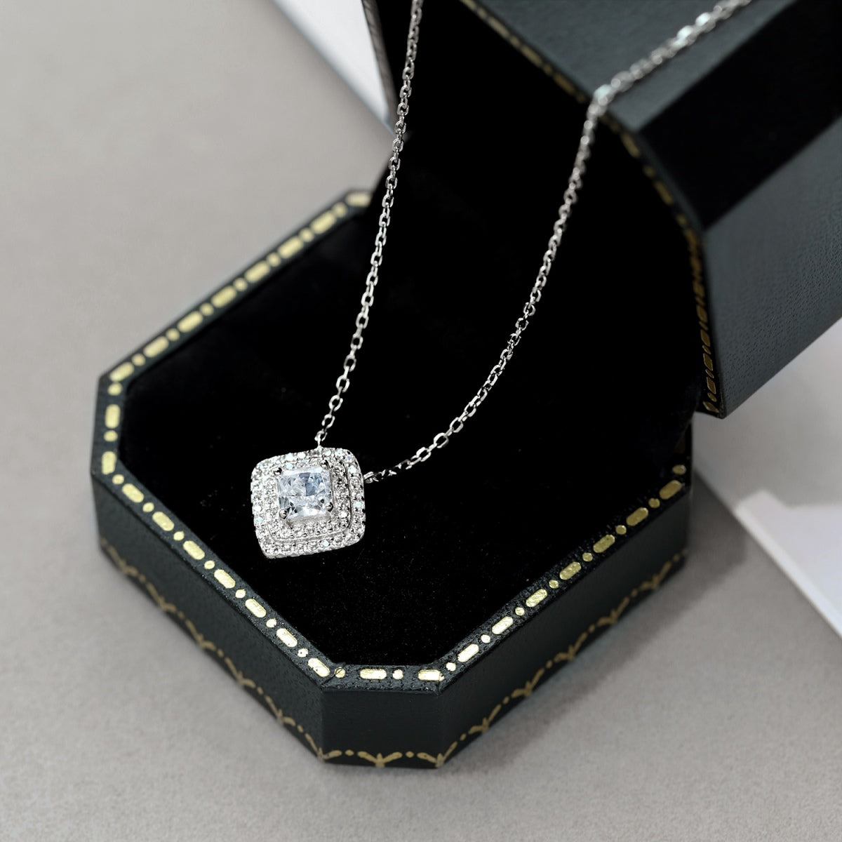 [Amore]Sparkling Asscher Cut Necklace