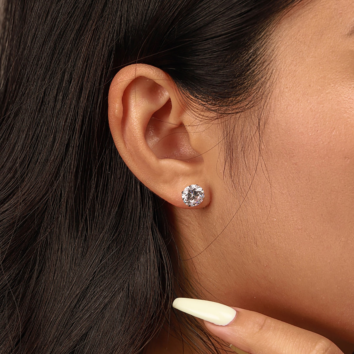 [Amore]Stylish Shiny Round Center Stone Stud Earrings