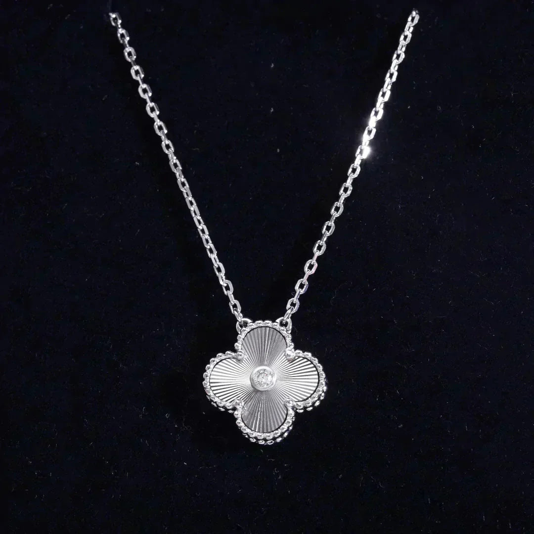[Amore]CLOVER  15MM DIAMOND LASER NECKLACE SILVER