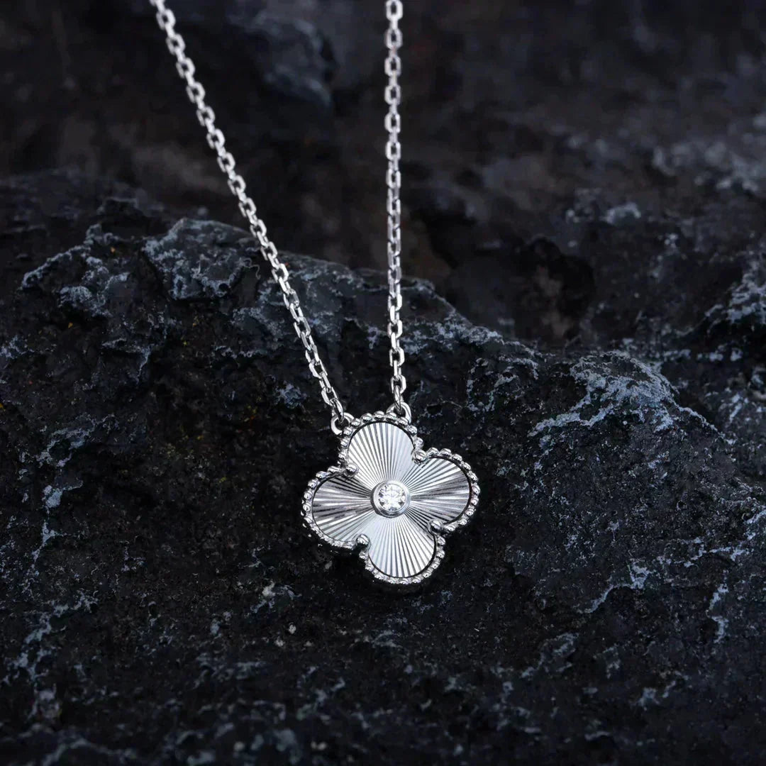 [Amore]CLOVER  15MM DIAMOND LASER NECKLACE SILVER