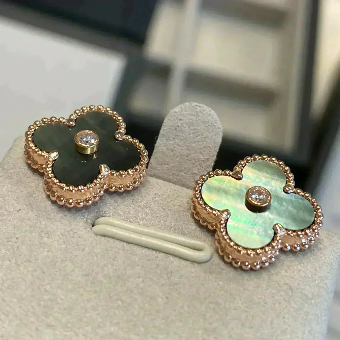 [Amore]CLOVER MEDIUM 1 MOTIFS GRAY MOP  DIAMOND EARRINGS
