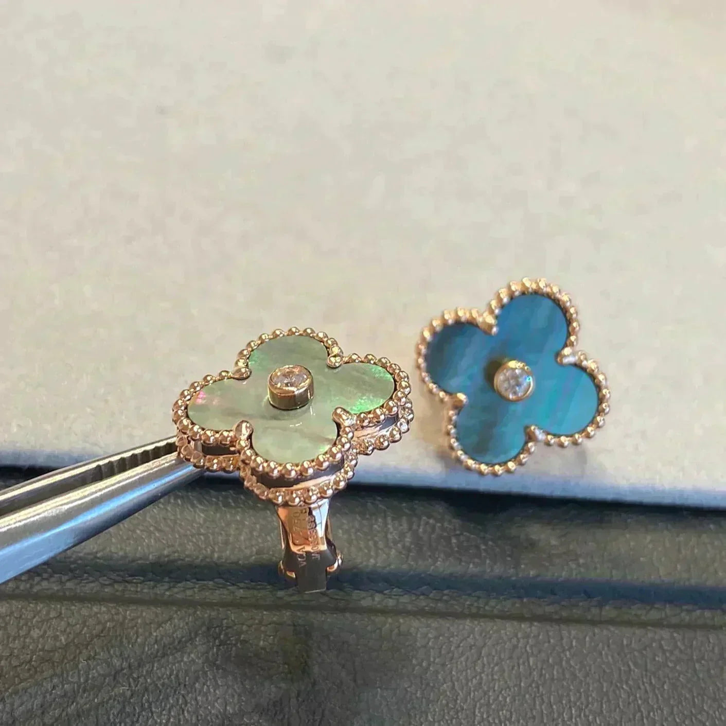 [Amore]CLOVER MEDIUM 1 MOTIFS GRAY MOP  DIAMOND EARRINGS