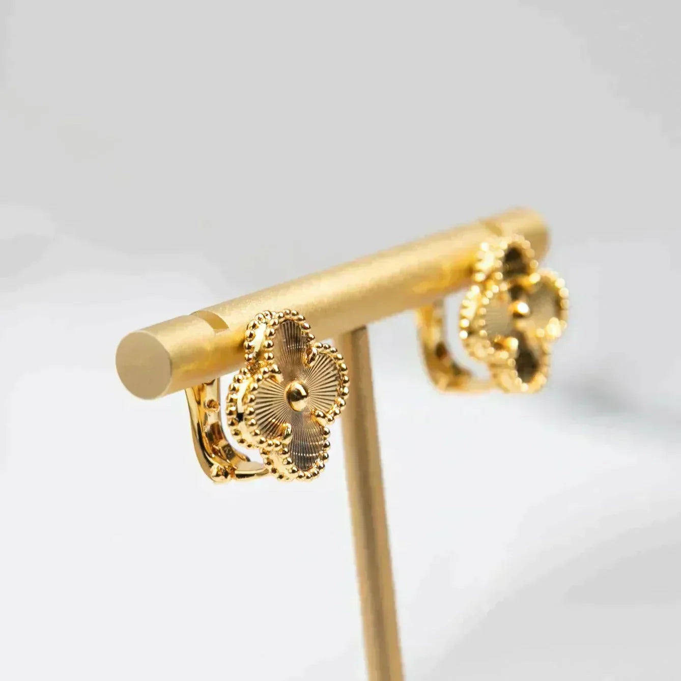[Amore]CLOVER MEDIUM 1 MOTIFS LASER EARRINGS