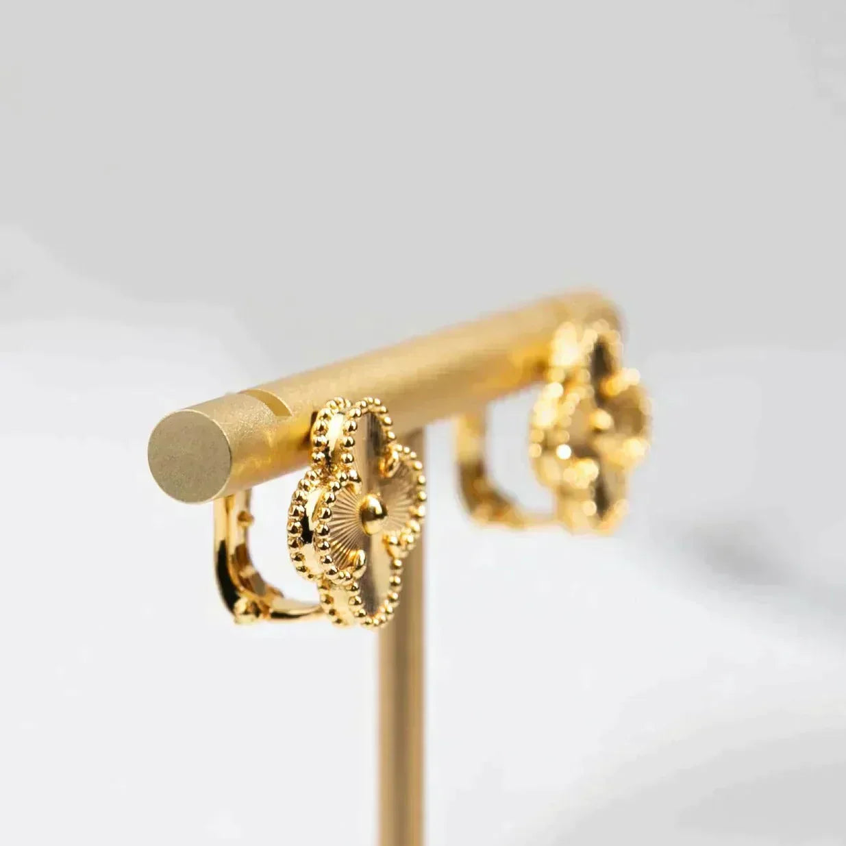 [Amore]CLOVER MEDIUM 1 MOTIFS LASER EARRINGS