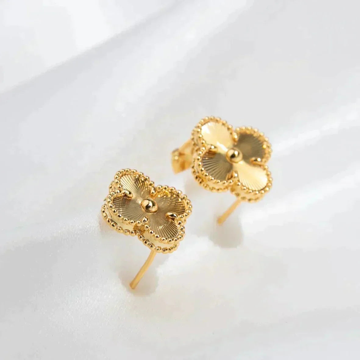 [Amore]CLOVER MEDIUM 1 MOTIFS LASER EARRINGS