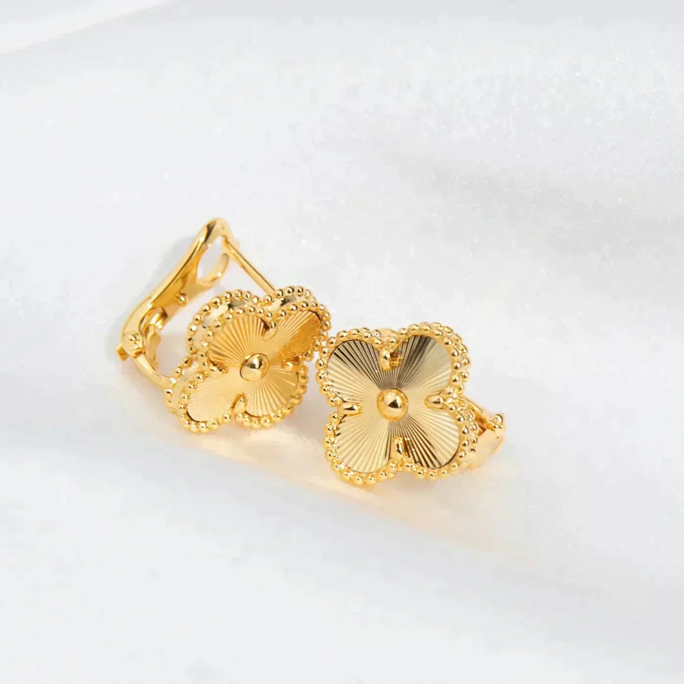 [Amore]CLOVER MEDIUM 1 MOTIFS LASER EARRINGS