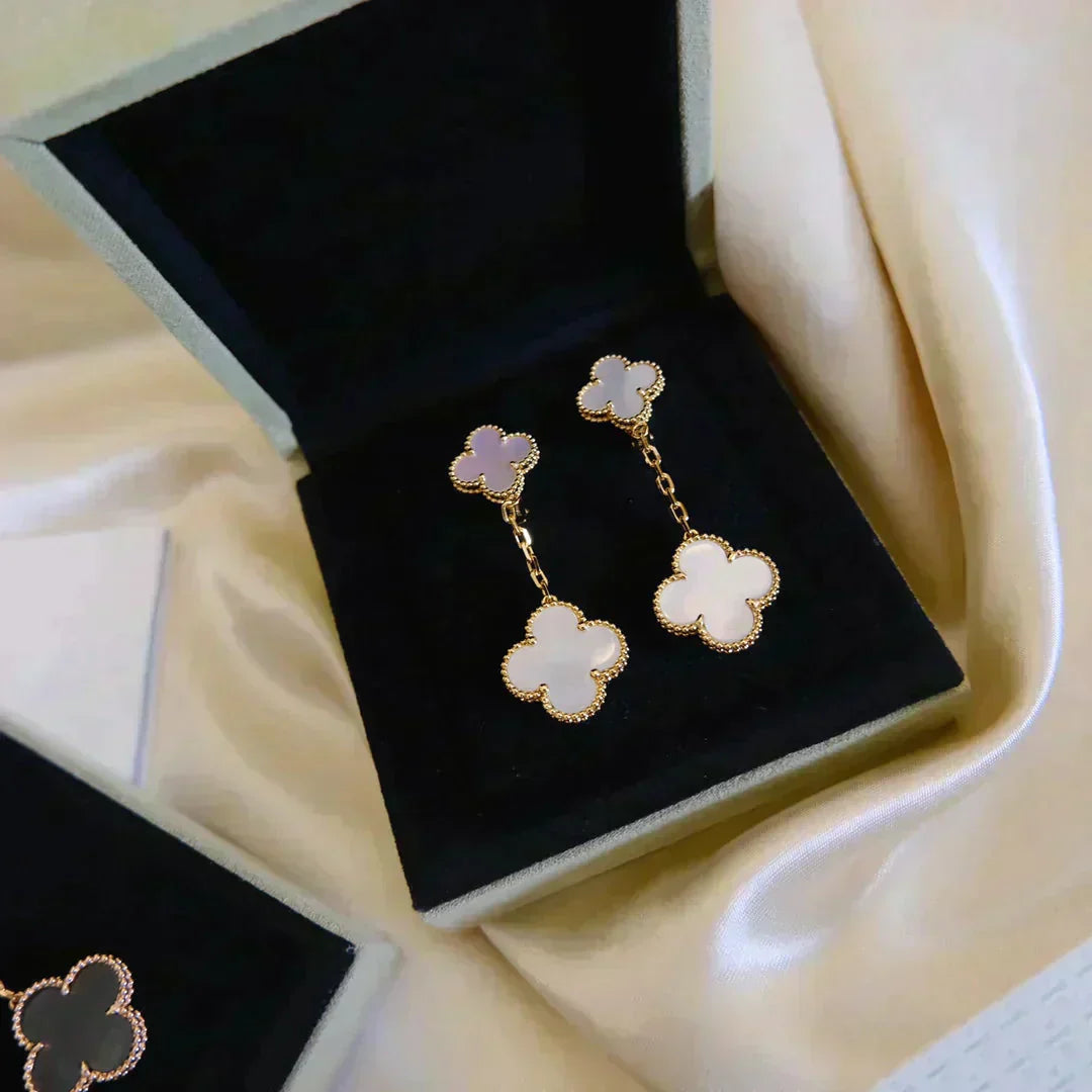 [Amore]CLOVER 2 MOTIF WHITE MOP EARRINGS