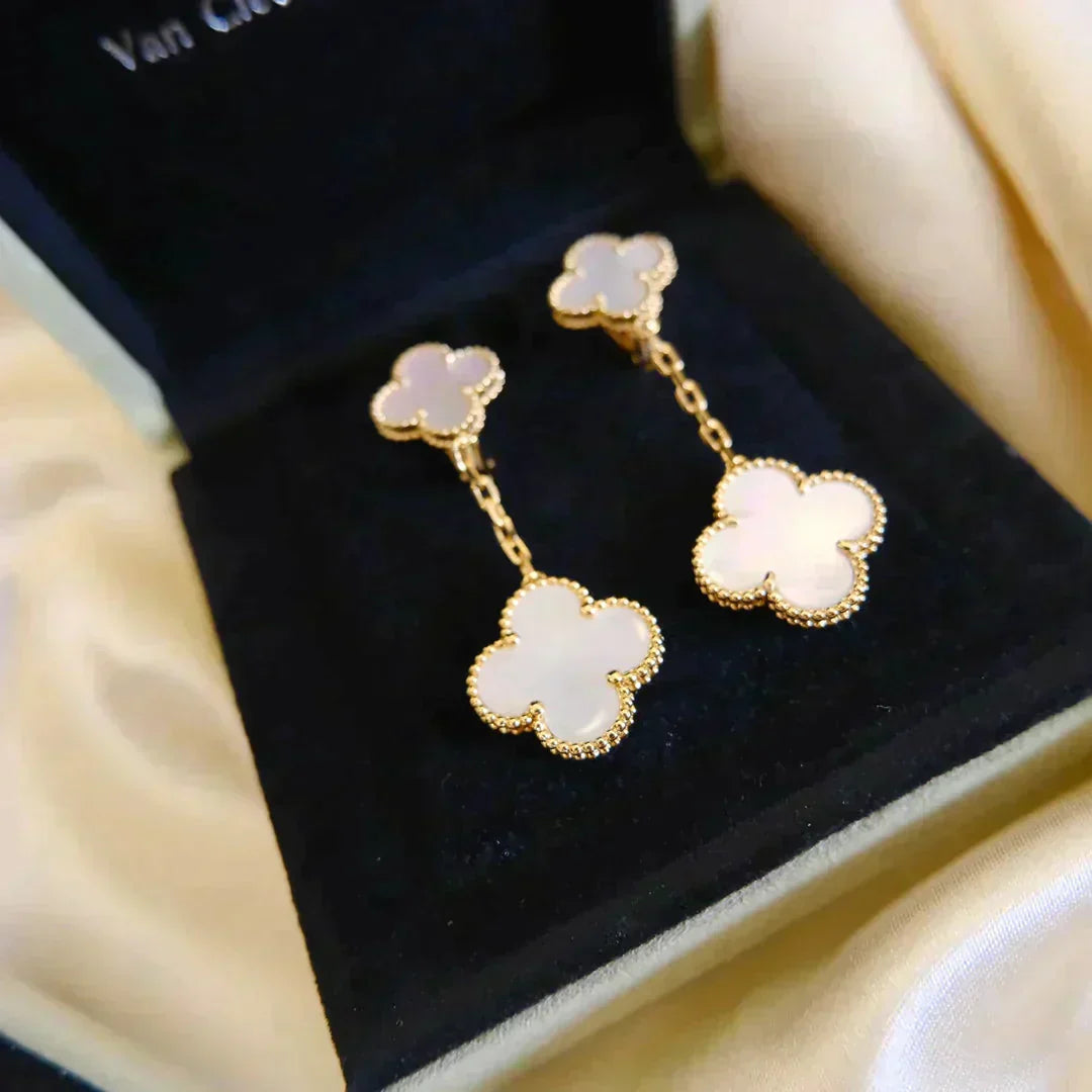 [Amore]CLOVER 2 MOTIF WHITE MOP EARRINGS