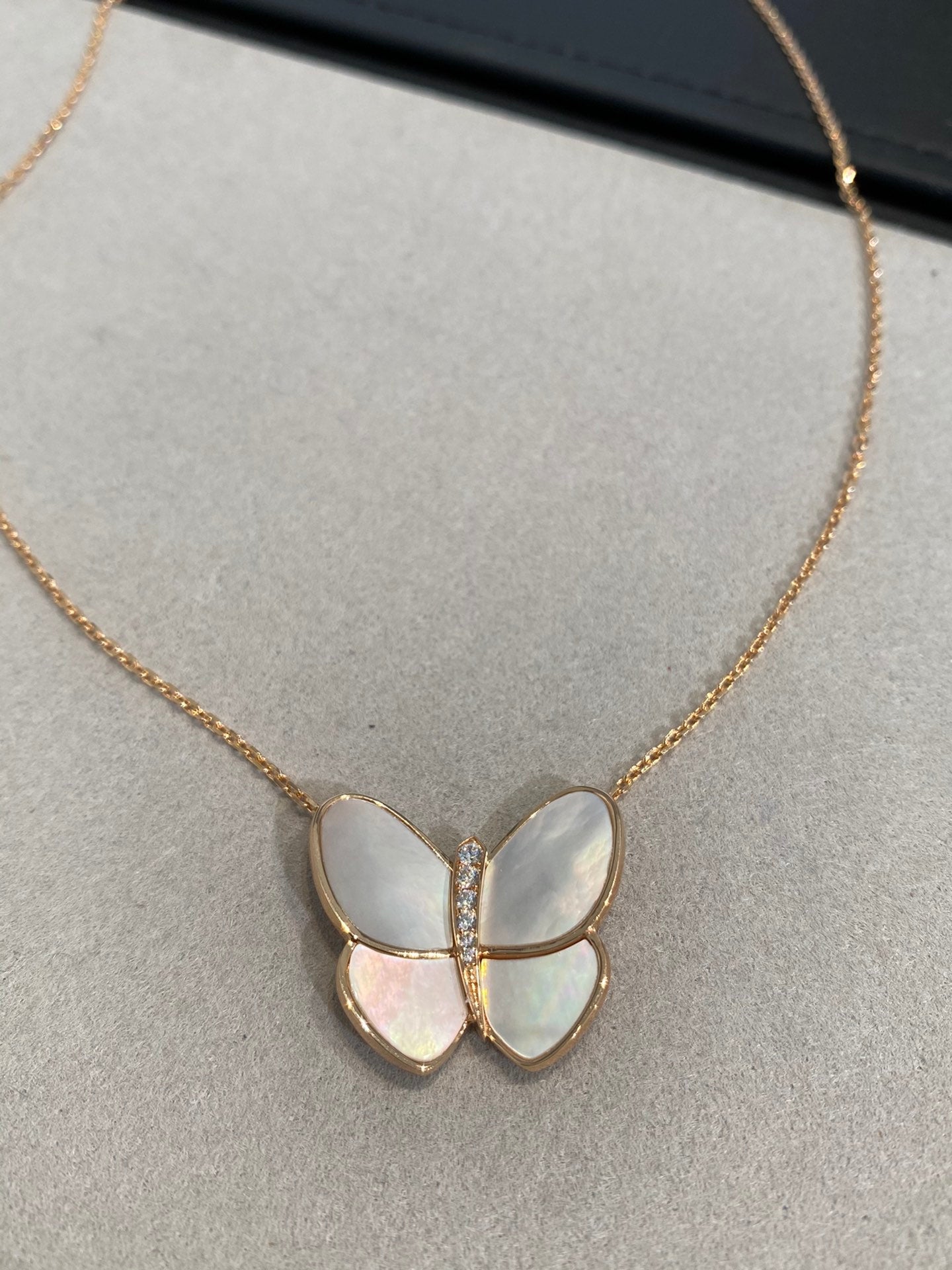 [Amore]BUTTERFLY GOLD MOP DIAMOND NECKLACE