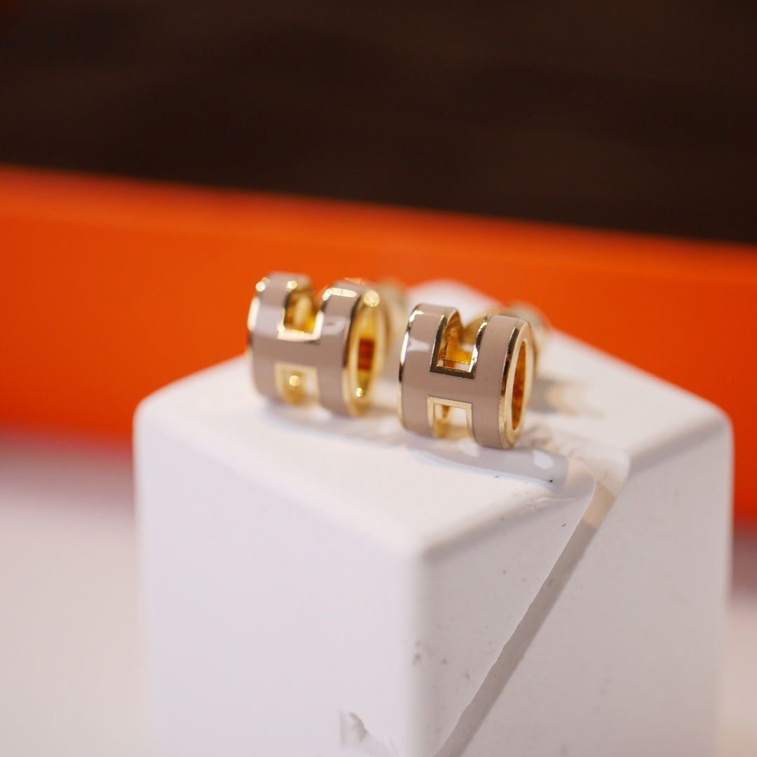 [Amore]MINI POP H GOLD EARRINGS GREY