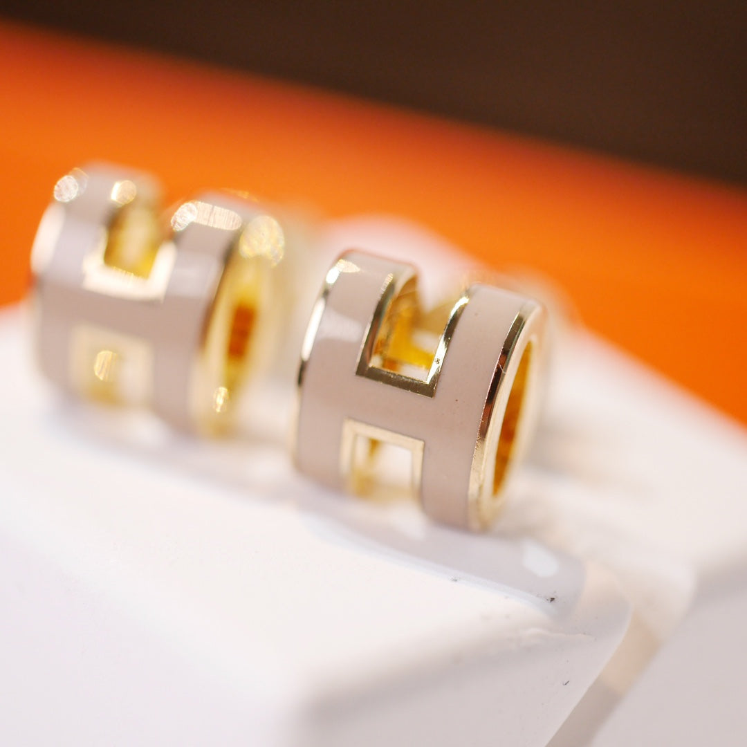 [Amore]MINI POP H GOLD EARRINGS GREY