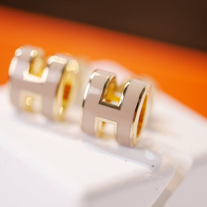 [Amore]MINI POP H GOLD EARRINGS GREY